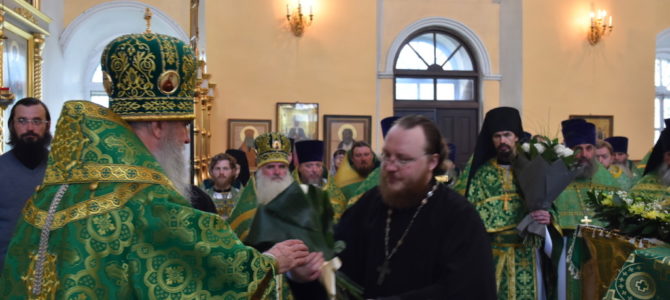 27 июня в день памяти преподобного Мефодия игумена Пешношского духовенство и паства Каменской епархии поздравили архипастыря