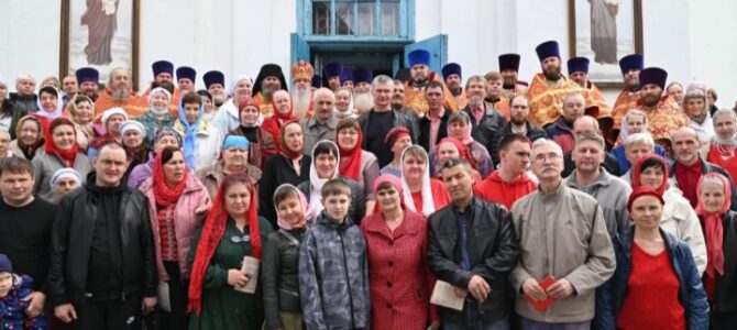 Архиерейское богослужение в четверг Светлой седмицы Архиерейское богослужение в четверг Светлой седмицы
