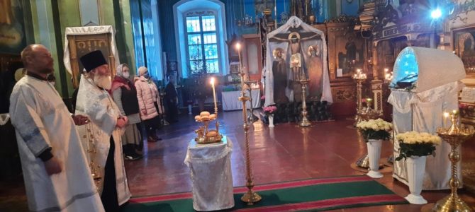 Великое повечерие и утреня накануне праздника Рождества Христова