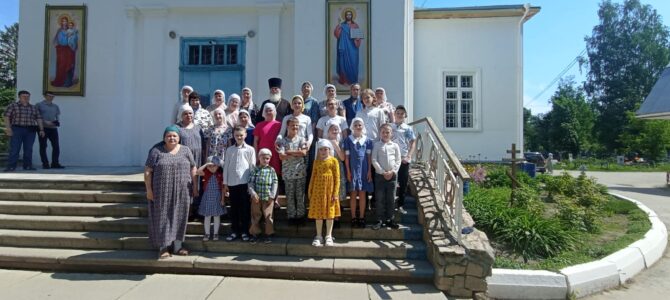 Поздравление от педагогов воскресной школы, учащихся и родителей