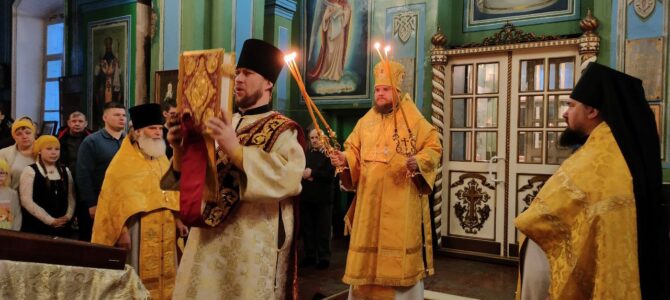 В Неделю святых Праотец епископ Сергий совершил литургию в Свято-Троицком Архиерейском подворье г. Ирбита